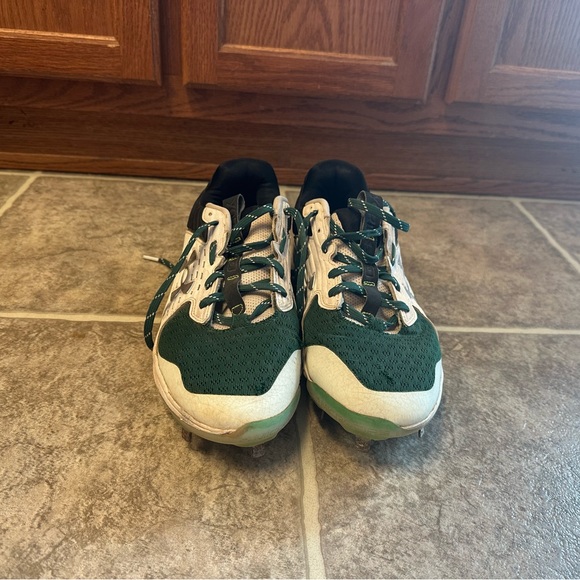 Under Armour Baseball Cleats - Picture 2 of 8